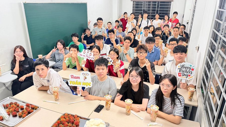 Lễ trao thưởng học sinh xuất sắc